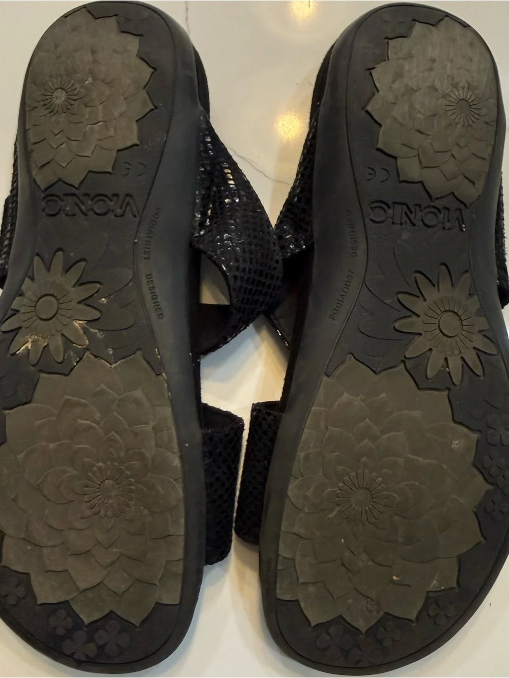 Vionic 44 Lauren Sandals Size 9 Slides Adjustable Black  Croc Print
